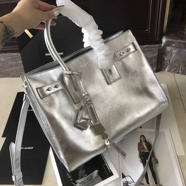 YSL sac de jour 464960 Tote Bags