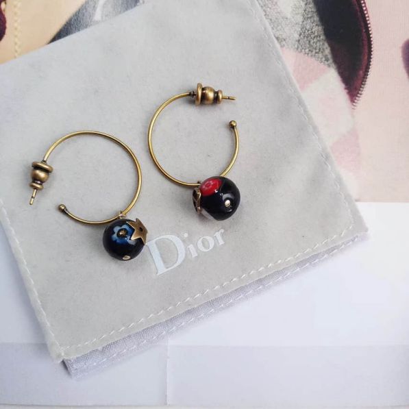 CD VINTAGE BALL BEE LETTERS EARRINGS