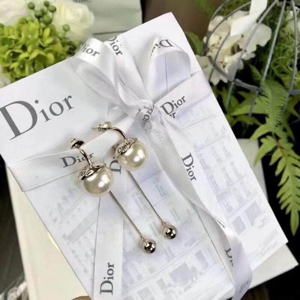 DI0R 2018 PEARL EARRINGS