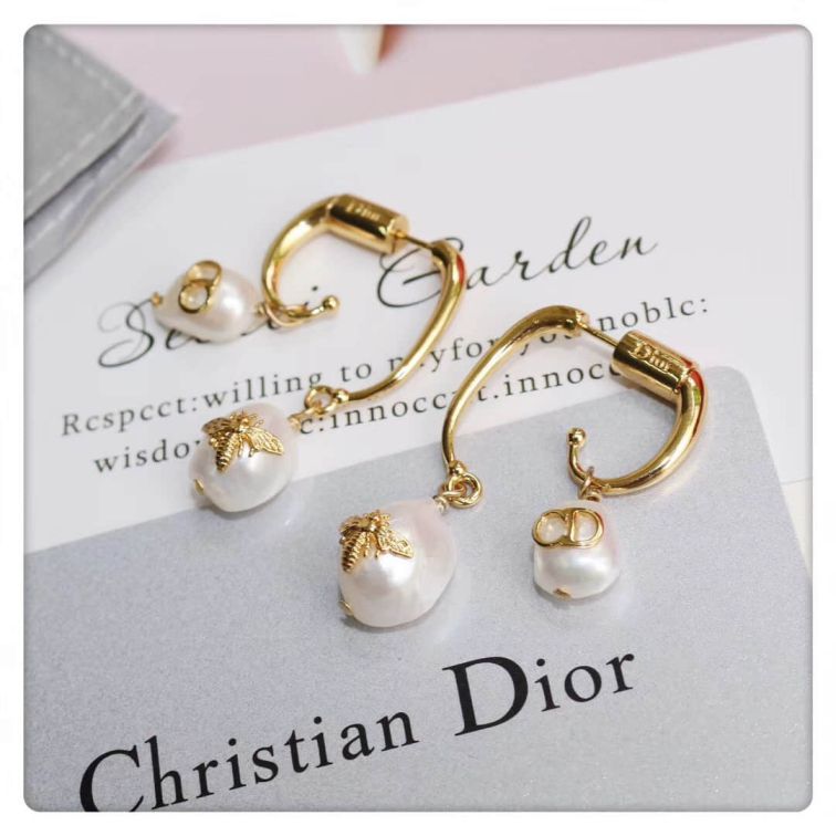 CD 2018 PEARL BEE EARRINGS