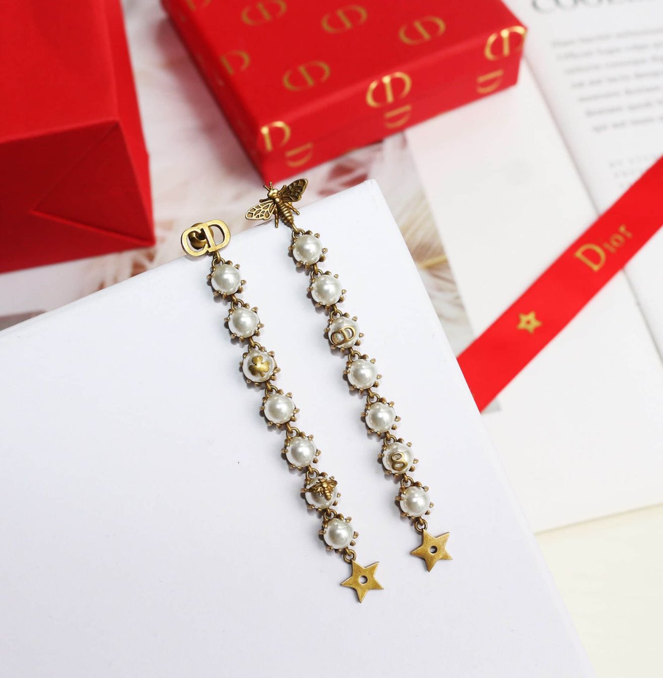 CD 18 BEE LONG PEARL EARRINGS