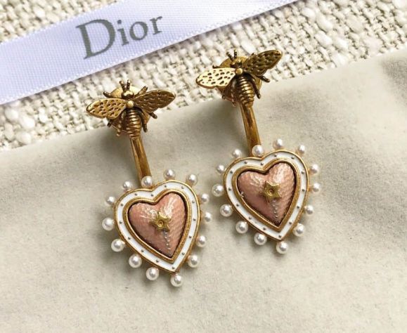 CD 18 PEARL BEE HEART EARRINGS