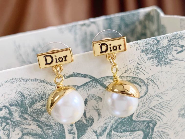 19 CD PEARL GOLD EARRINGS