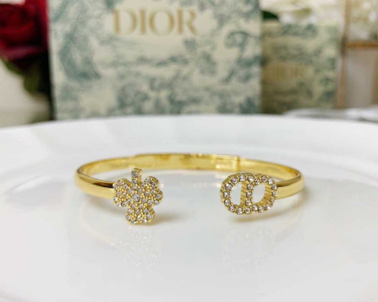 19 CD DIAMOND CD GOLD DIAMOND BRACELETS