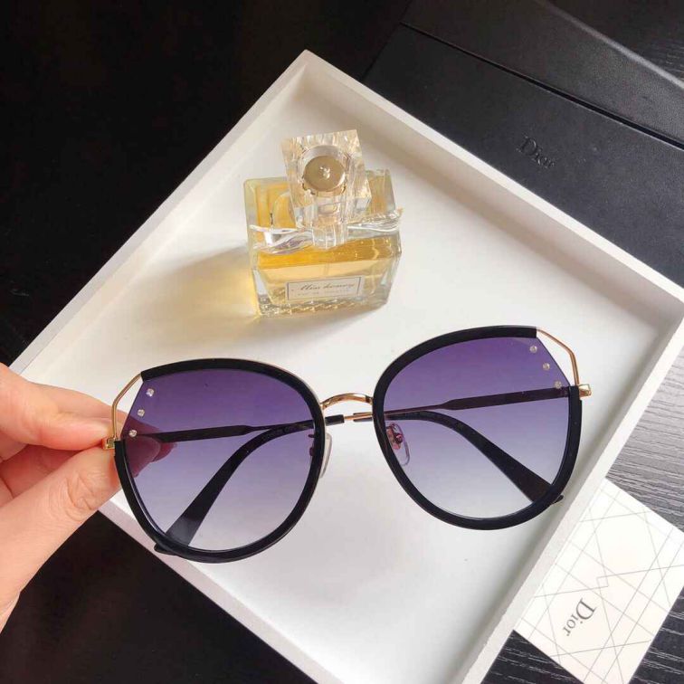 CD WOMEN SUNGLASSES