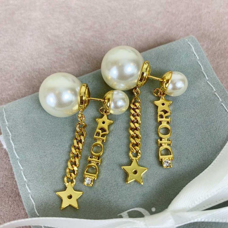 19 CD PEARL EARRINGS