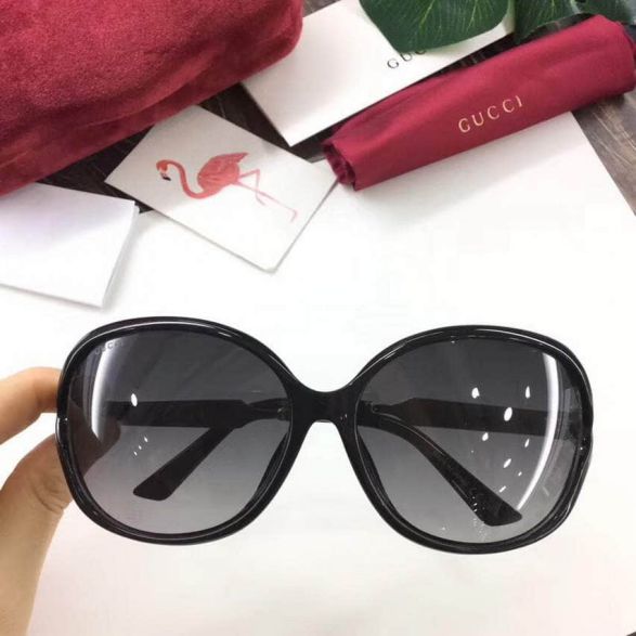 Classic GG logo Unisex Sunglasses