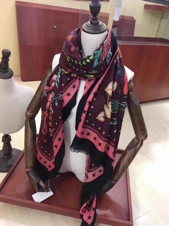 GG 2018 300 Women Scarves