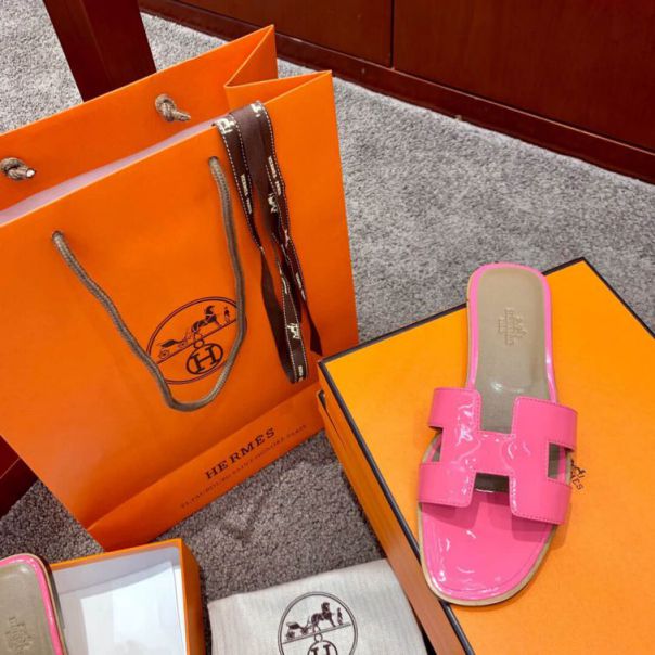 Hermes Coat of paint Classic Patent Women Slippers