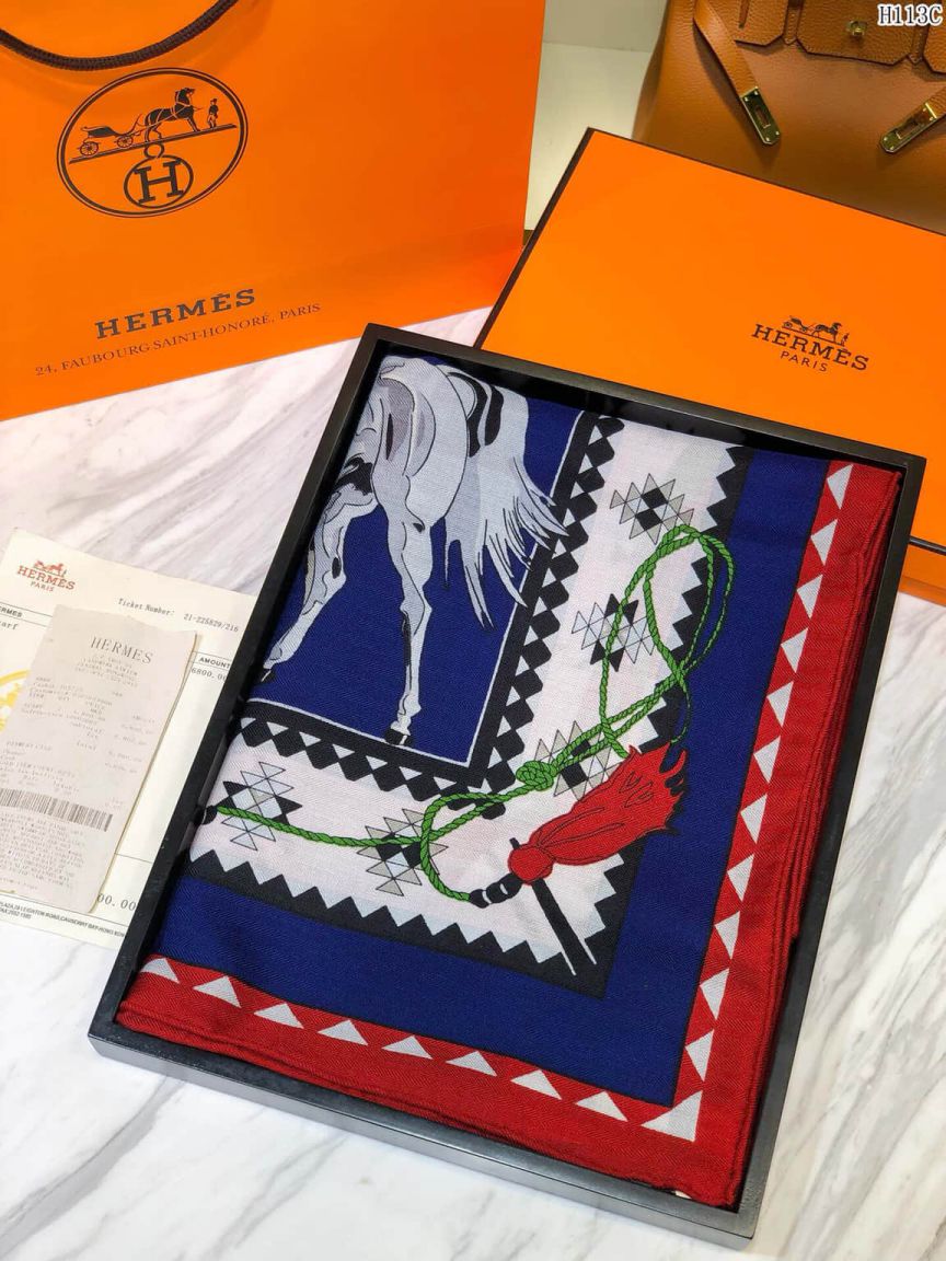 Hermes 70% Cashmere 30% Silk Women Scarves