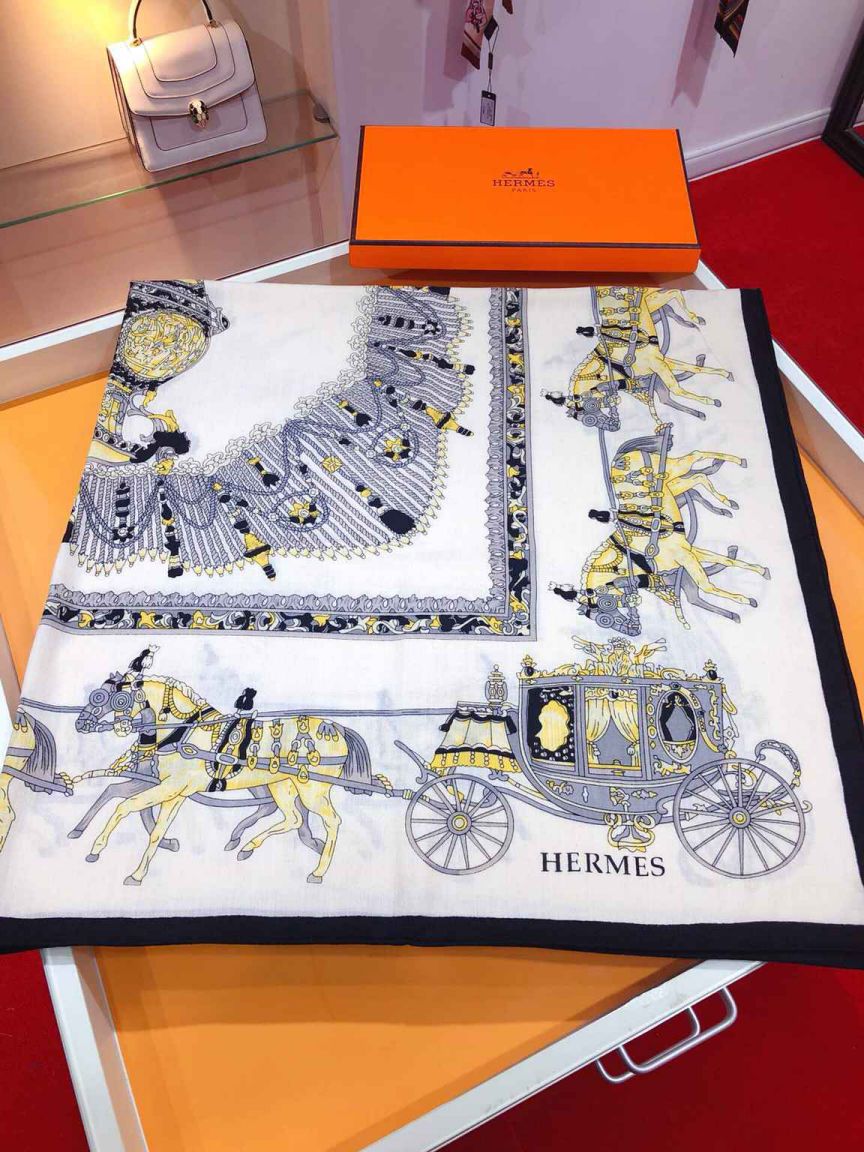 Hermes 70% Cashmere 30% Silk Women Scarves