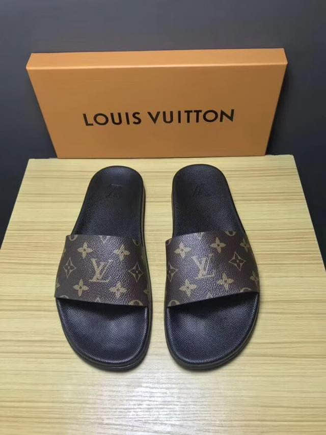 LV Men Slippers