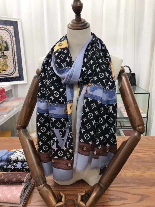 LV Monogram Canvas 18 Women Scarves