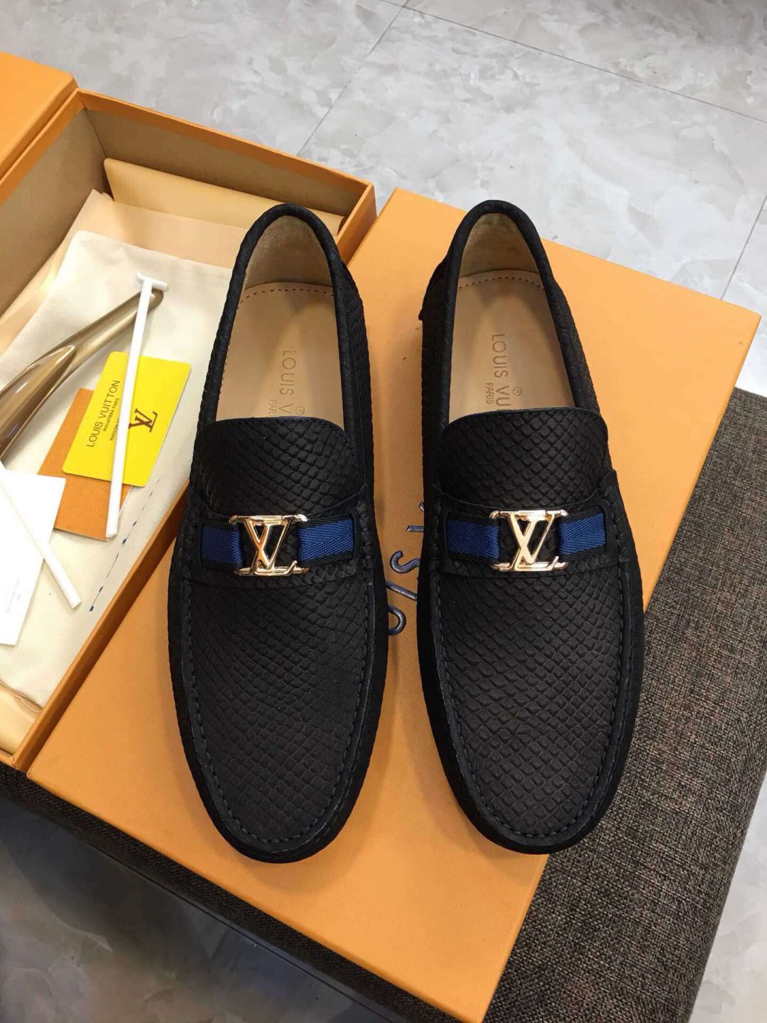 2018 LVsLV Causal Leather Shoes 1A37 Men Sandals