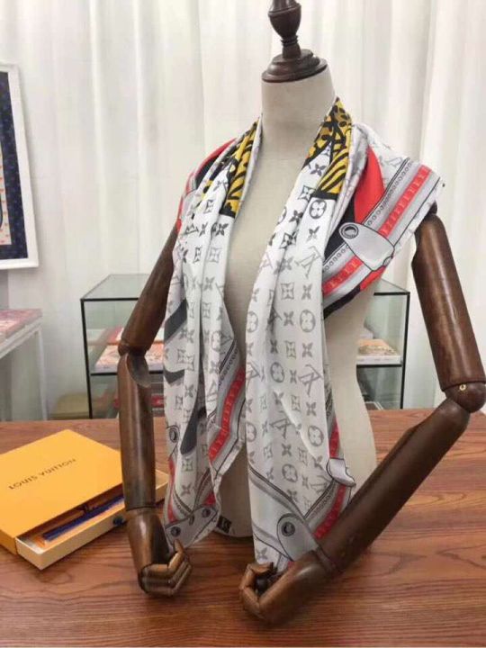 LV Silk 18 Silk 110*110cm Square Women Scarves