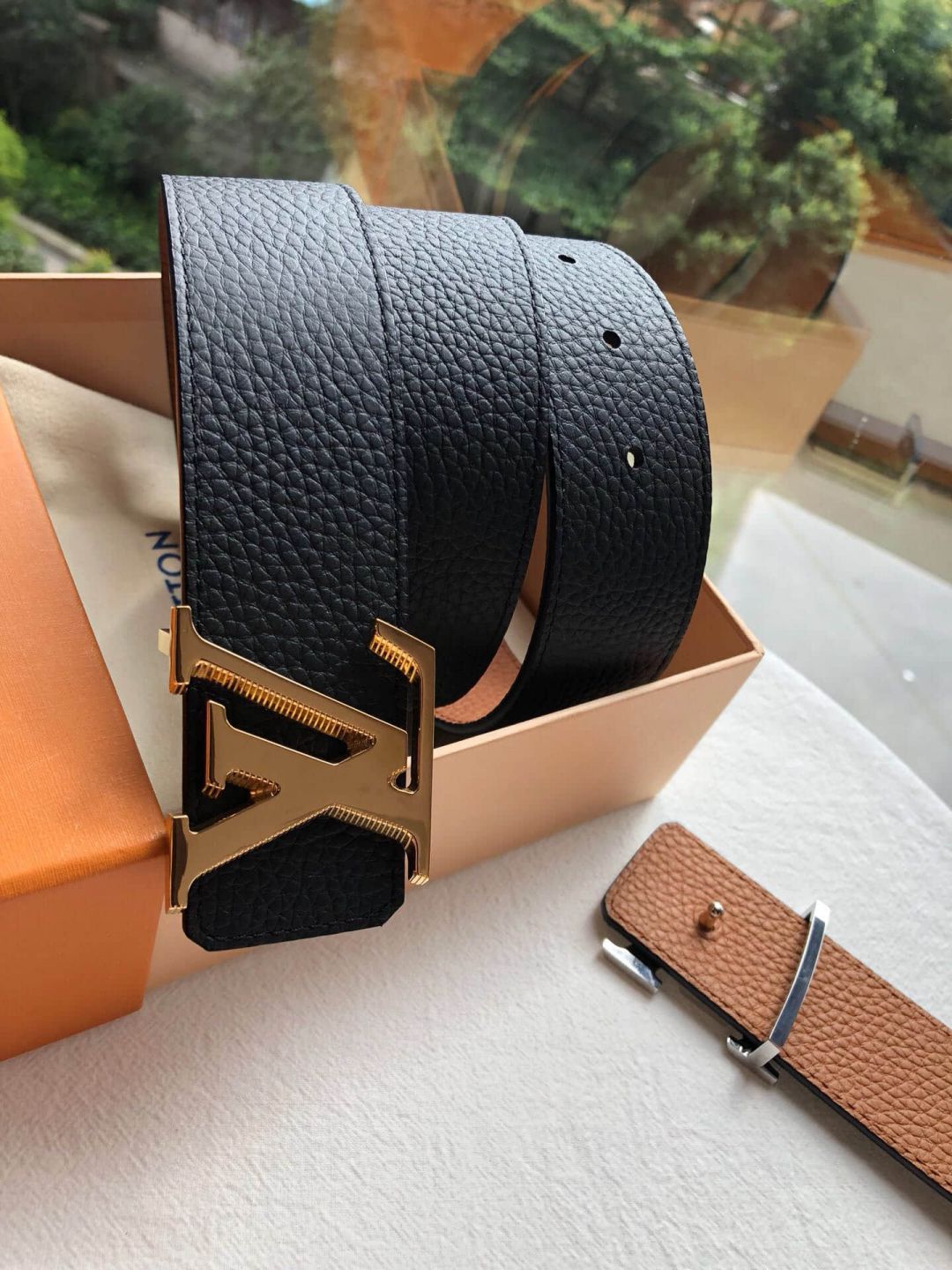 2018 LV Tilt Metal Buckle Reversible Men Belts