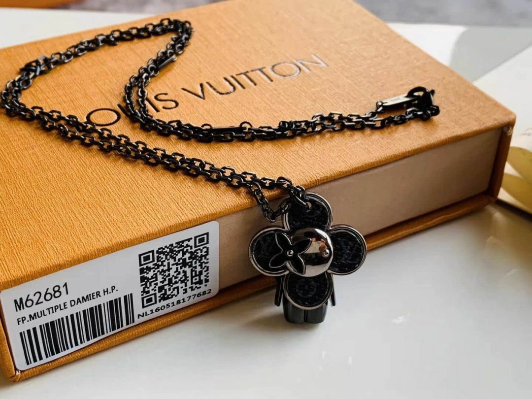 LV VIVIENNE M62681 Necklaces