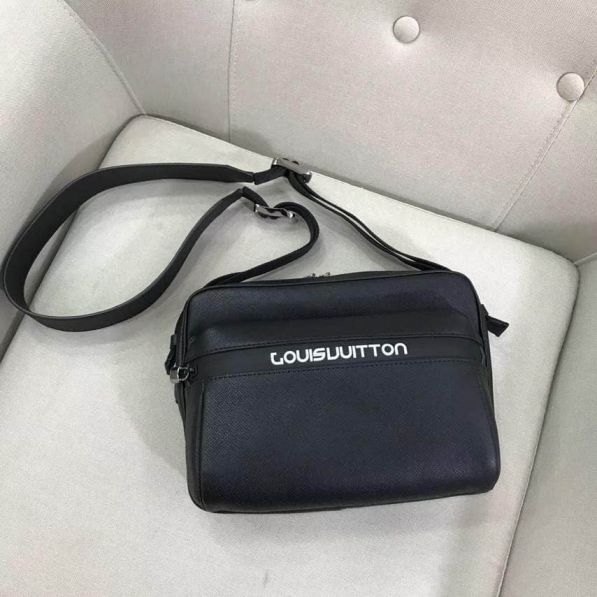 LV 2018ss Messenger Small Black Crossbody Messenger M31003 Shoulder Bags