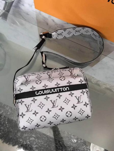 LV 2018ss Messenger SiLVerGrey Messenger Crossbody M43859 Shoulder Bags