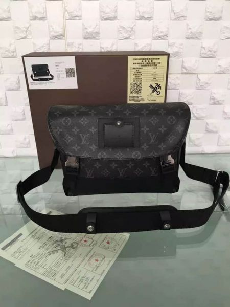 LV VOYAGER Small Messenger M40511 Shoulder Bags