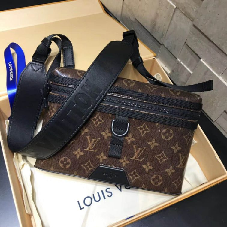 LV 2018 Limited Edition Messenger Monogram Men Messenger M43895 Shoulder Bags