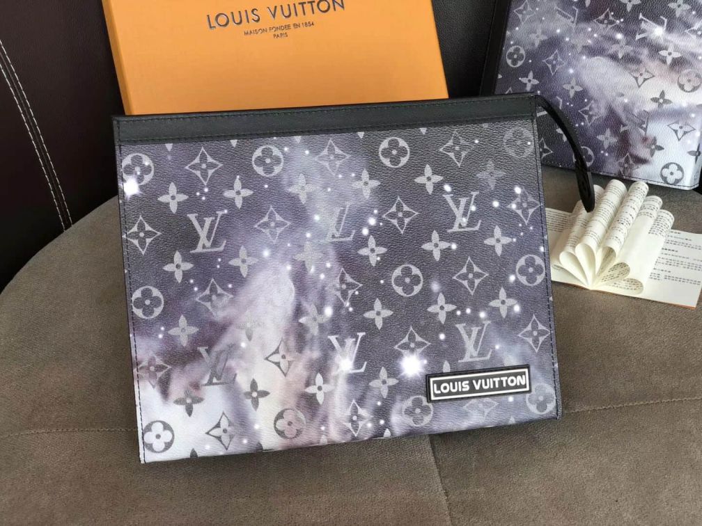 LV Pochette Voyage M44448 Clutch Bags