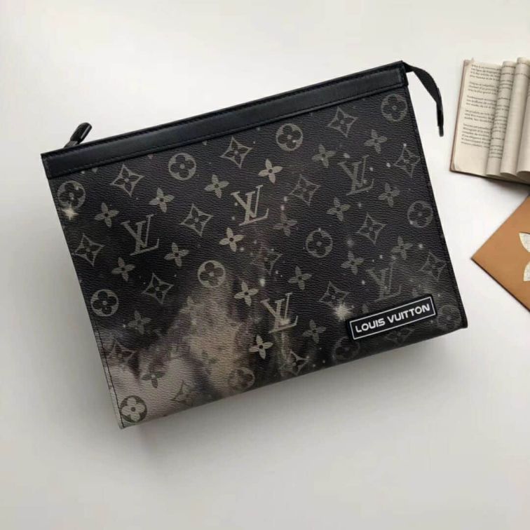 LV Pochette Voyage M44448 Clutch Bags