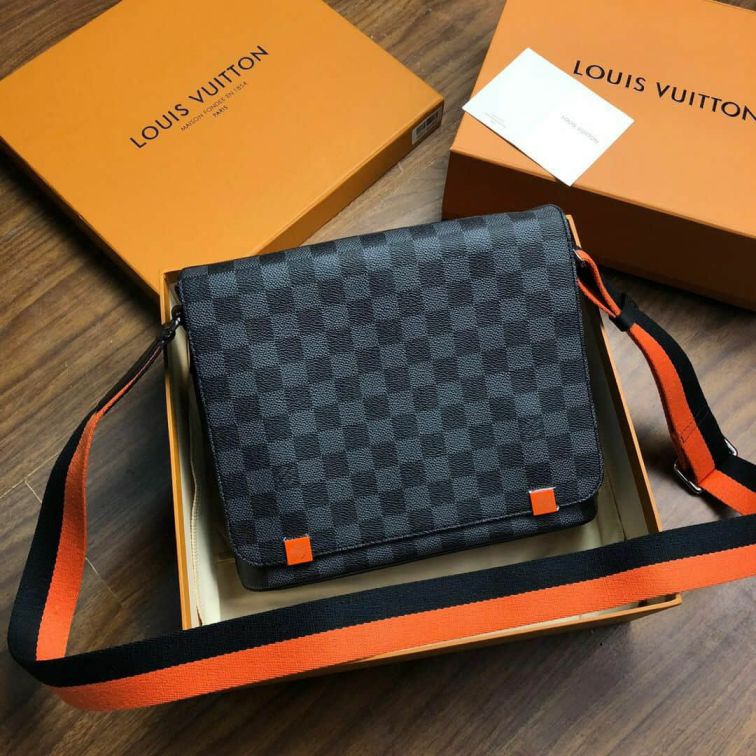 LV DISTRICT Small Messenger N42420 Shoulder Bags