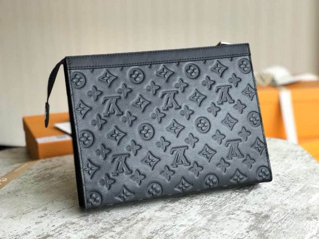 LV M61692 Clutch Bags