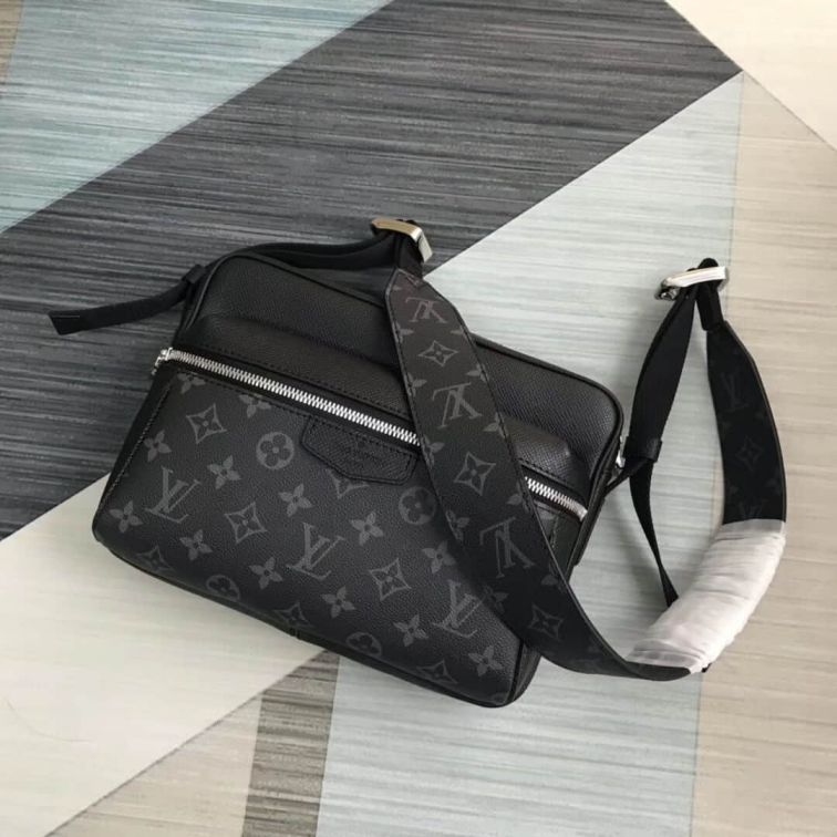 LV M30233 OUTDOOR Black Messenger Shoulder Bags