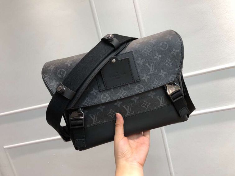 LV Messenger PM Voyager Small Messenger M40511 Shoulder Bags