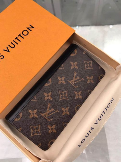 LV M93800 Wallets