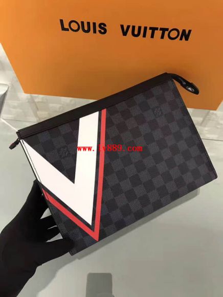 LV N64023 Pochette Voyage V Gaston Print Clutch Bags