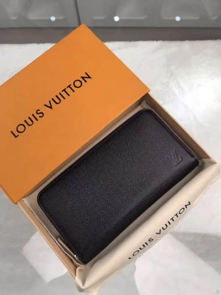 LV Long Zip Bi-Fold M32822 Wallets