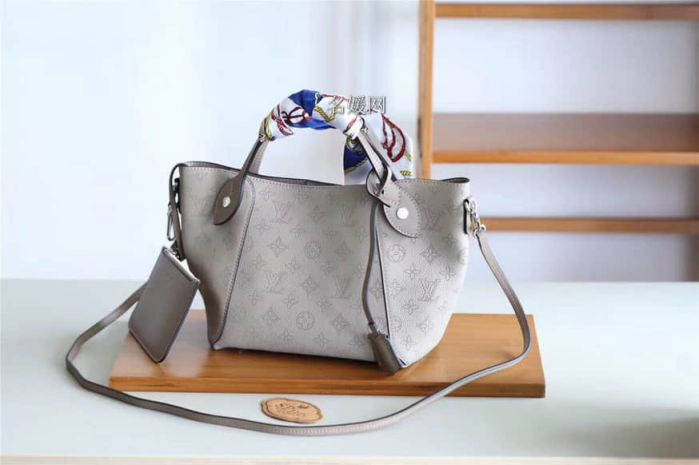 LV Bucket Bags 18 Mahina Hina M54351