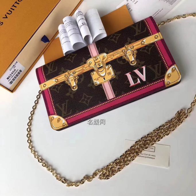 LV Shoulder Bags 18 Weekend On Chain M62456