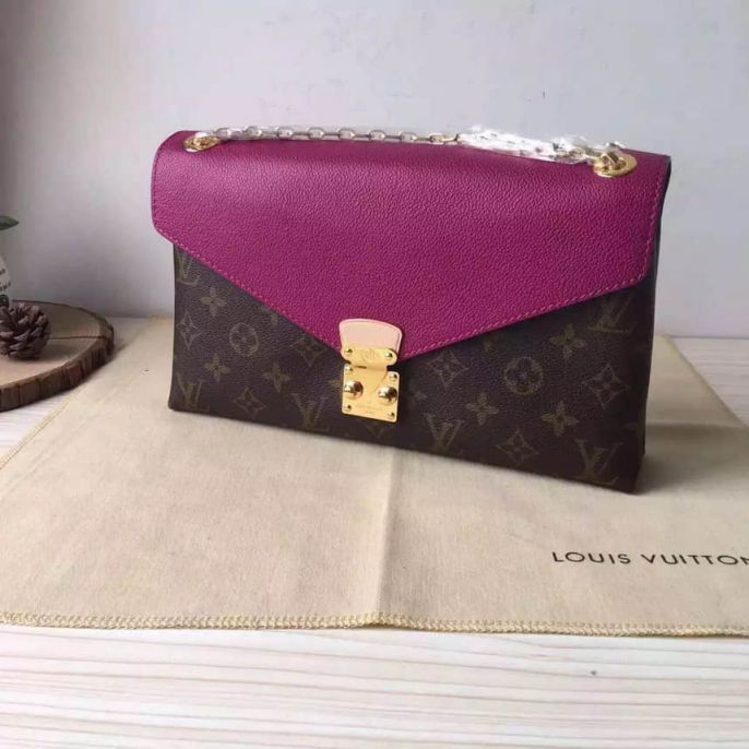 LV Shoulder Bags m41200