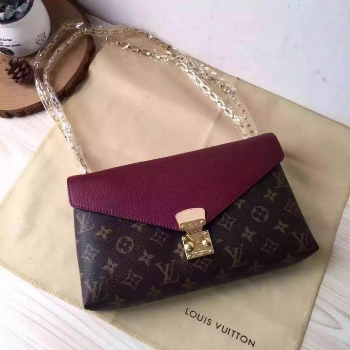 LV Shoulder Bags m41200