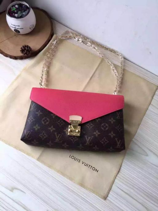 LV Shoulder Bags m41200