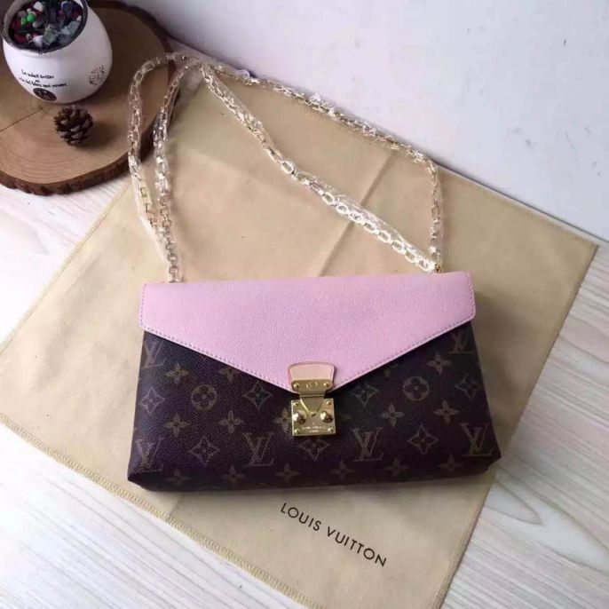 LV Shoulder Bags m41200