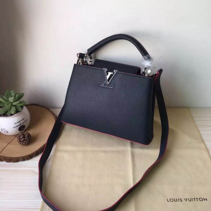 LV Shoulder Bags M94517 Capucines BB