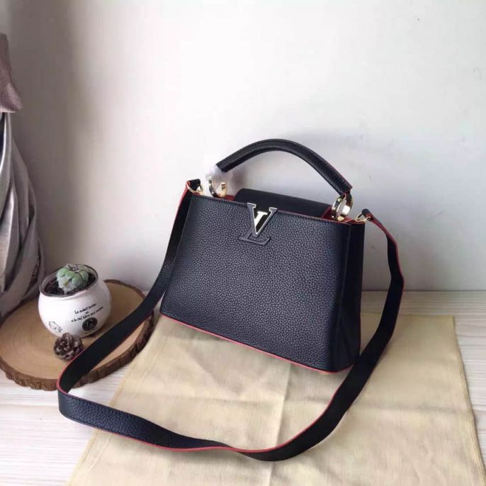 LV Shoulder Bags M94517 Capucines BB