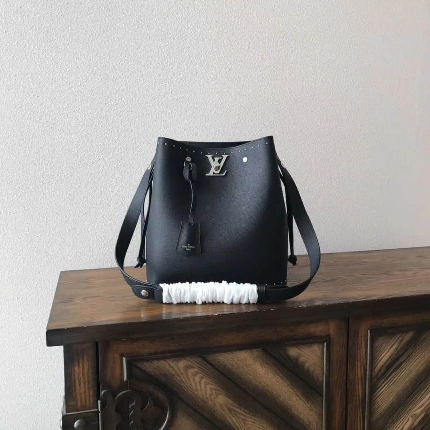 LV Bucket Bags 18 Lockme Bucket M54082