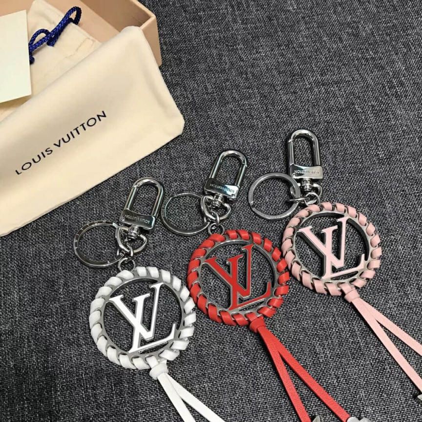 LV V Lock Key Chain ERY M63081