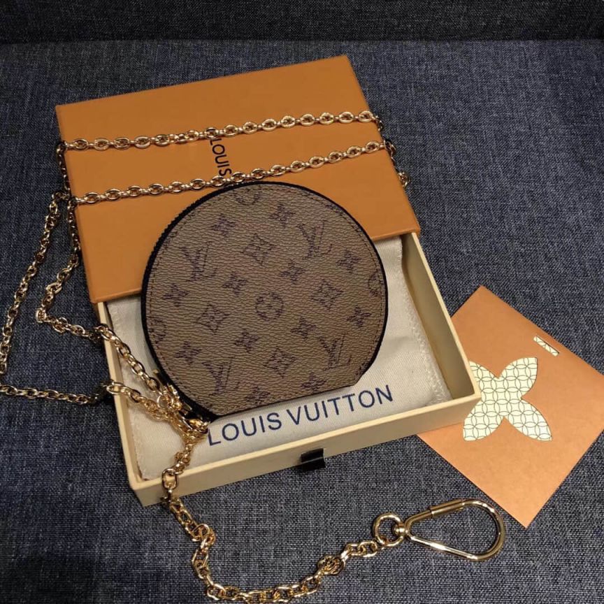 LV Wallets 18