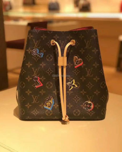 LV Bucket Bags 19 NeONOe M44369