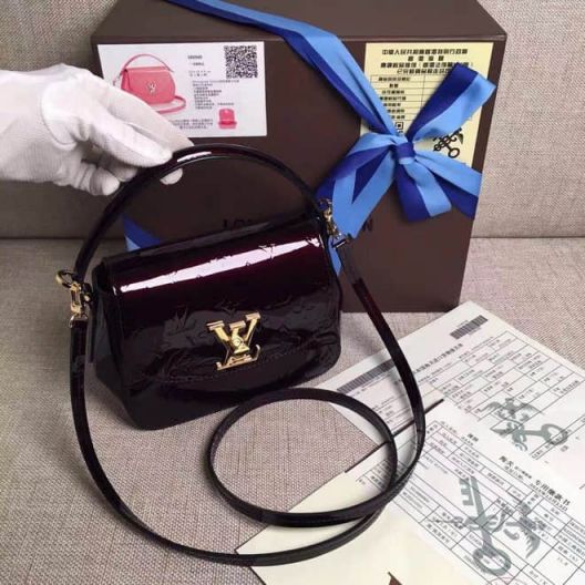 LV Shoulder Bags M90949