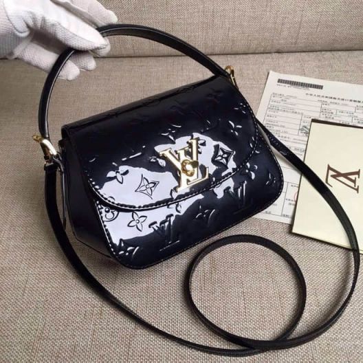 LV Shoulder Bags M90949