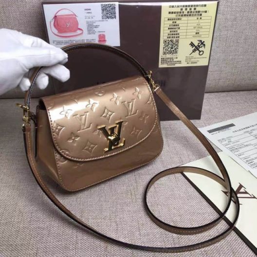 LV Shoulder Bags M90949