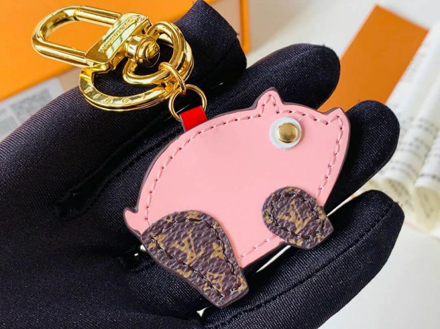 LV M67402 Superstition Pig